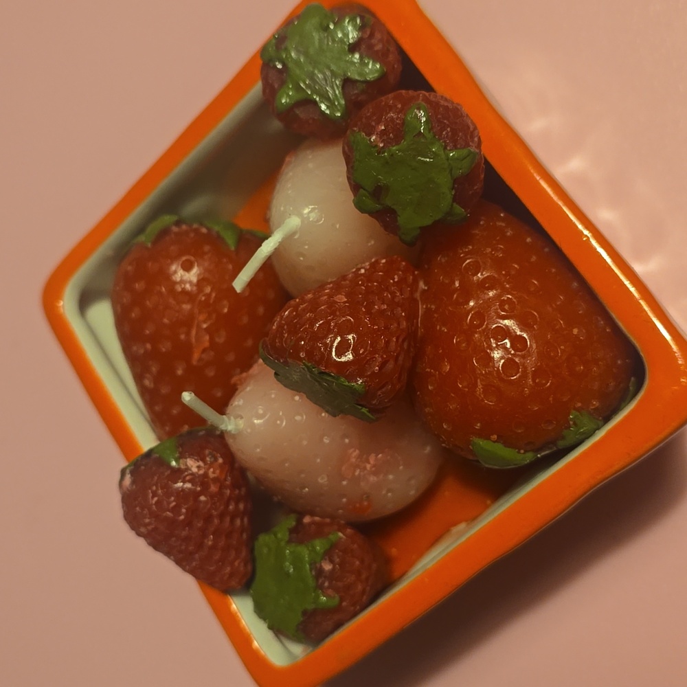 ❤️BUY 2 GET 1 FREE Strawberry Basket Ceramic Candle, Color Red/Pink, $48.00 USD - Picture 3 of 9